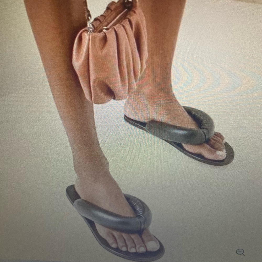 STAUD | ‘Rita’ Black Padded Leather Thong Sandals Flatform Slides 38